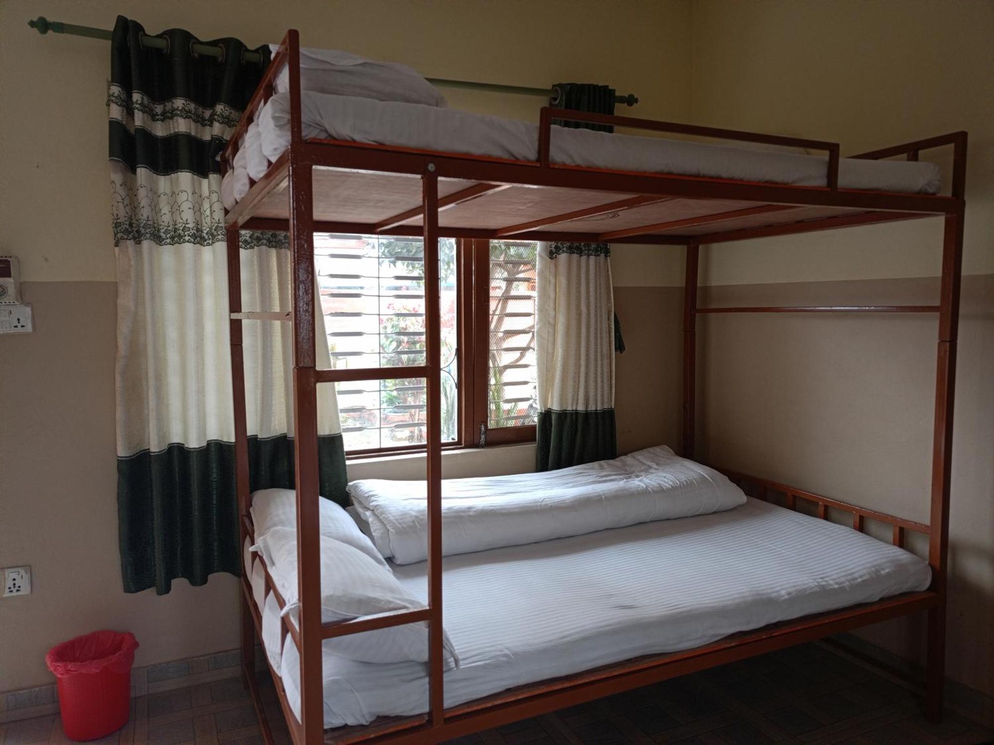 Pokhara Metro Eco Hotel Стая снимка