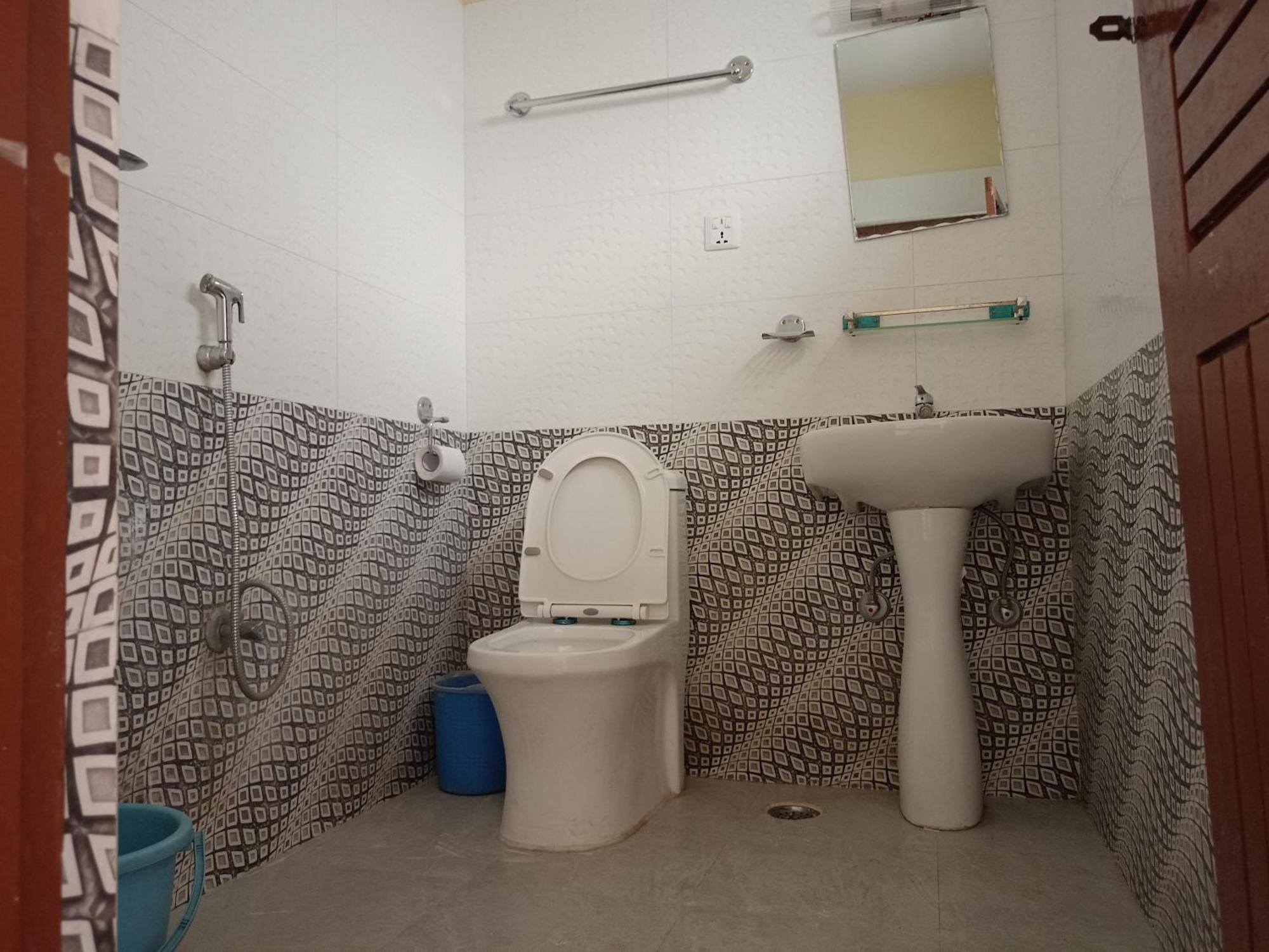 Pokhara Metro Eco Hotel Екстериор снимка